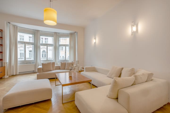 Bright OldTown 2bdr apartment