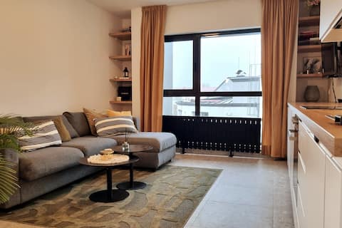 Top performing Airbnb: 2R| Free Parking Around|Metro Stations & Mt. Views in Студентски Град