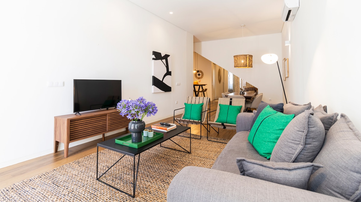 Successful Airbnb property: Carmo Apartments 1 in União Das Freguesias De Cedofeita, Santo Ildefonso, Sé, Miragaia, São Nicolau E Vitória