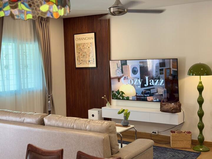 Red Door Pool Villa 3bedroom, Fast Wi-fi - Chiang Mai