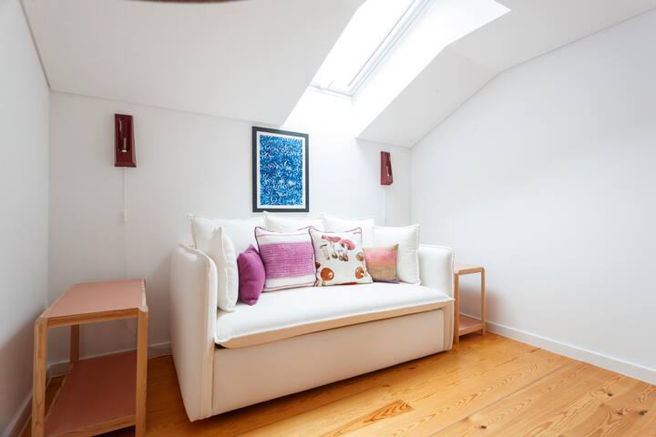 Sophisticated 3BR in Historic Chiado Sleeps 10 gallery image 3