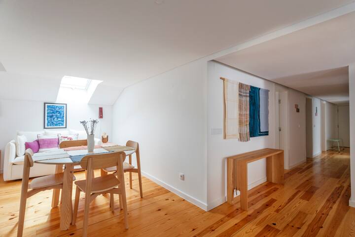 Sophisticated 3BR in Historic Chiado Sleeps 10 gallery image 2