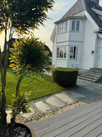 Sjarmerende tomannsbolig – 4 soverom gallery image 3