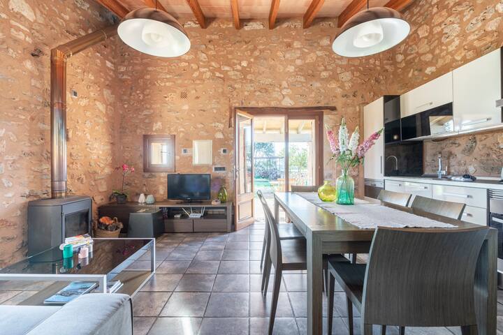 Entire home with 1 bedrooms in Felanitx - Lovely country stone house