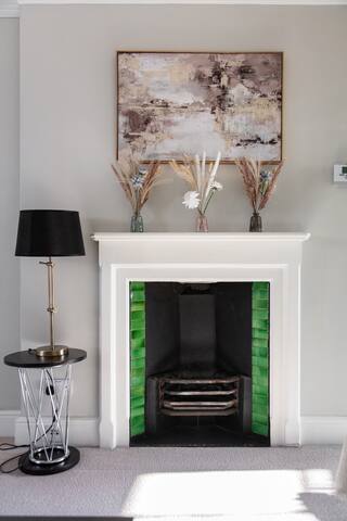 Luxe 2-Bed Flat | Selfridges gallery image 4