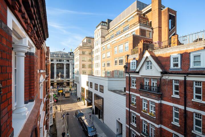 Luxe 2-Bed Flat | Selfridges gallery image 2