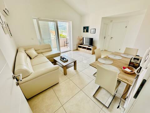 New 2BD with parking included 4+2
