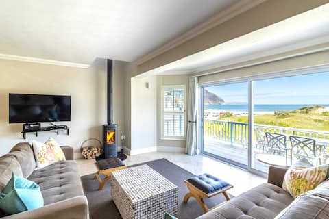 SeaView Townhouse. Beach, steps away. Spectacular!