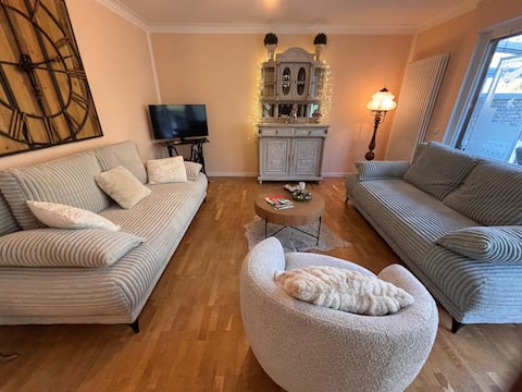 Leistungsstarkes Airbnb: 100qm Wintergarten Grill Waldblick Garden Terrace in Bielefeld