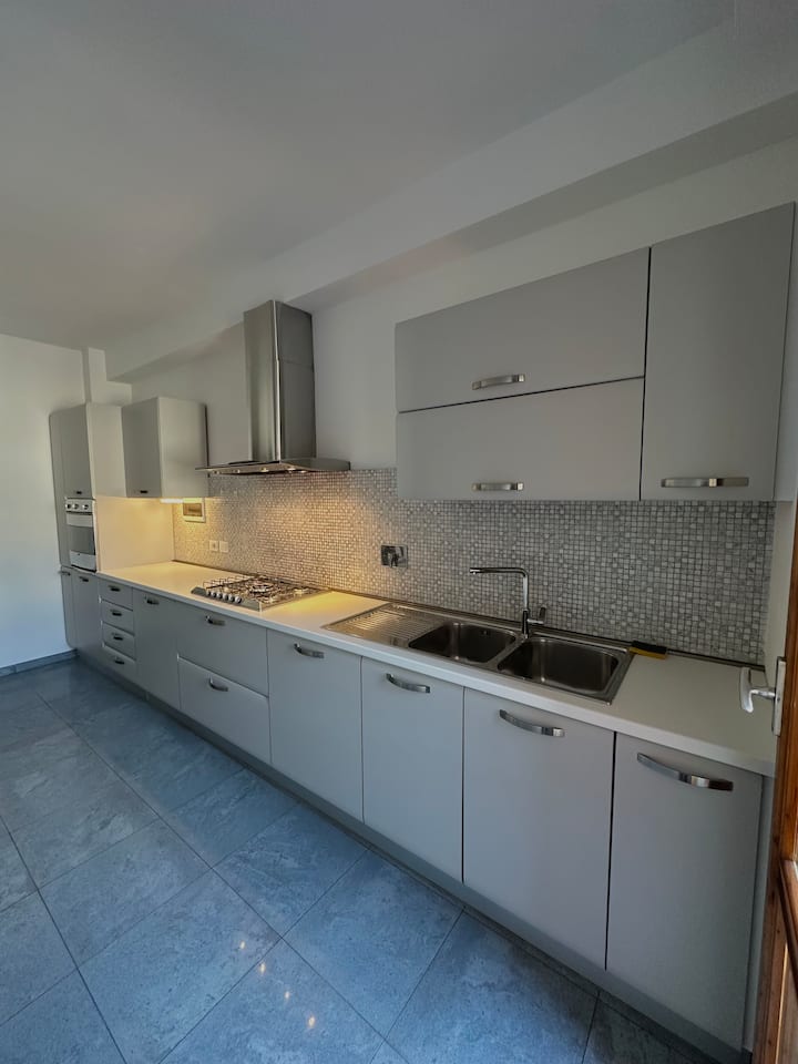 Apt. Chiara 120mt2
Garage Interno - Borgo San Lorenzo