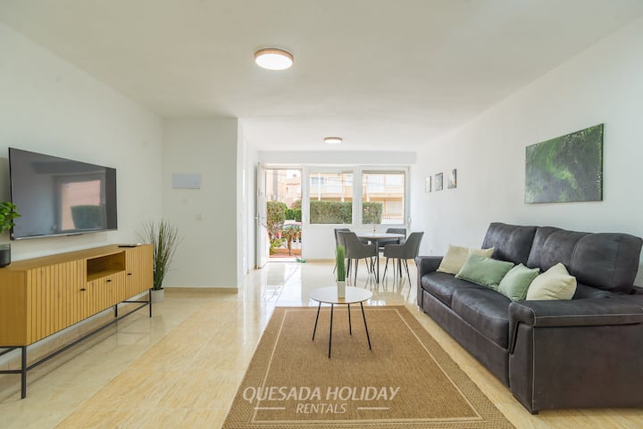 Sunny Beachside Apartment • Sleeps 4 Ground Floor - Torrevieja
