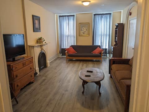 1BR first floor apt with unlimited EV charging