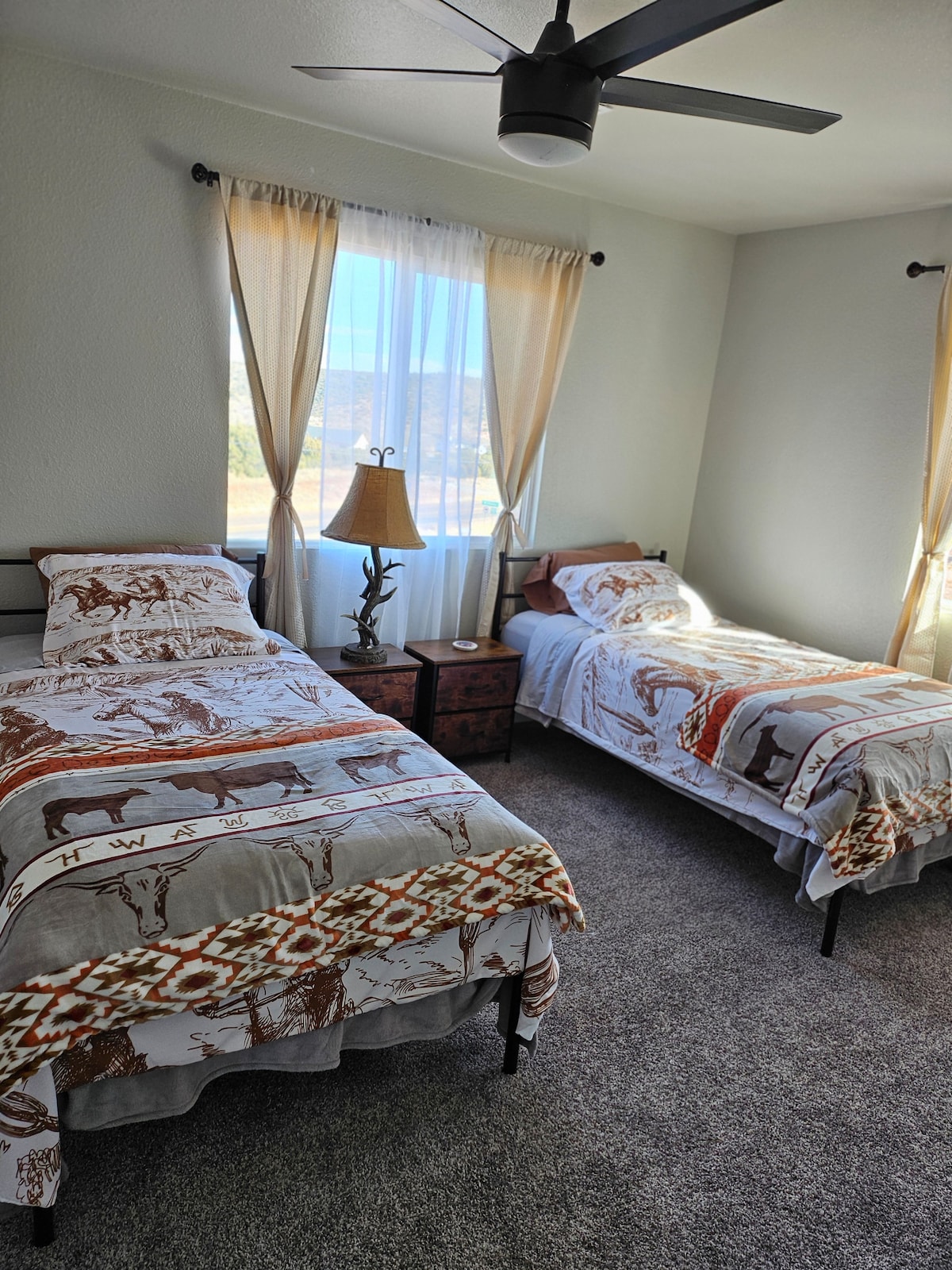 Este tiene 2 camas individuales.