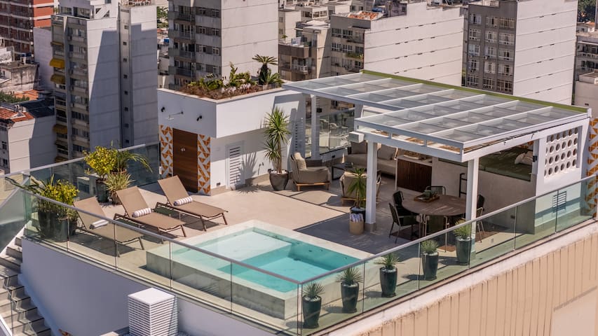 Luxueux triplex avec vue 360° et piscine à Ipanema