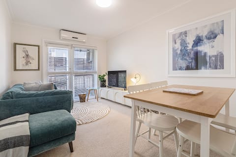 Botanic Edge—Beachside Comfort by St Kilda’s Icons