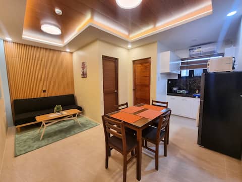 R&B Transient Room #17 (Bamboo)