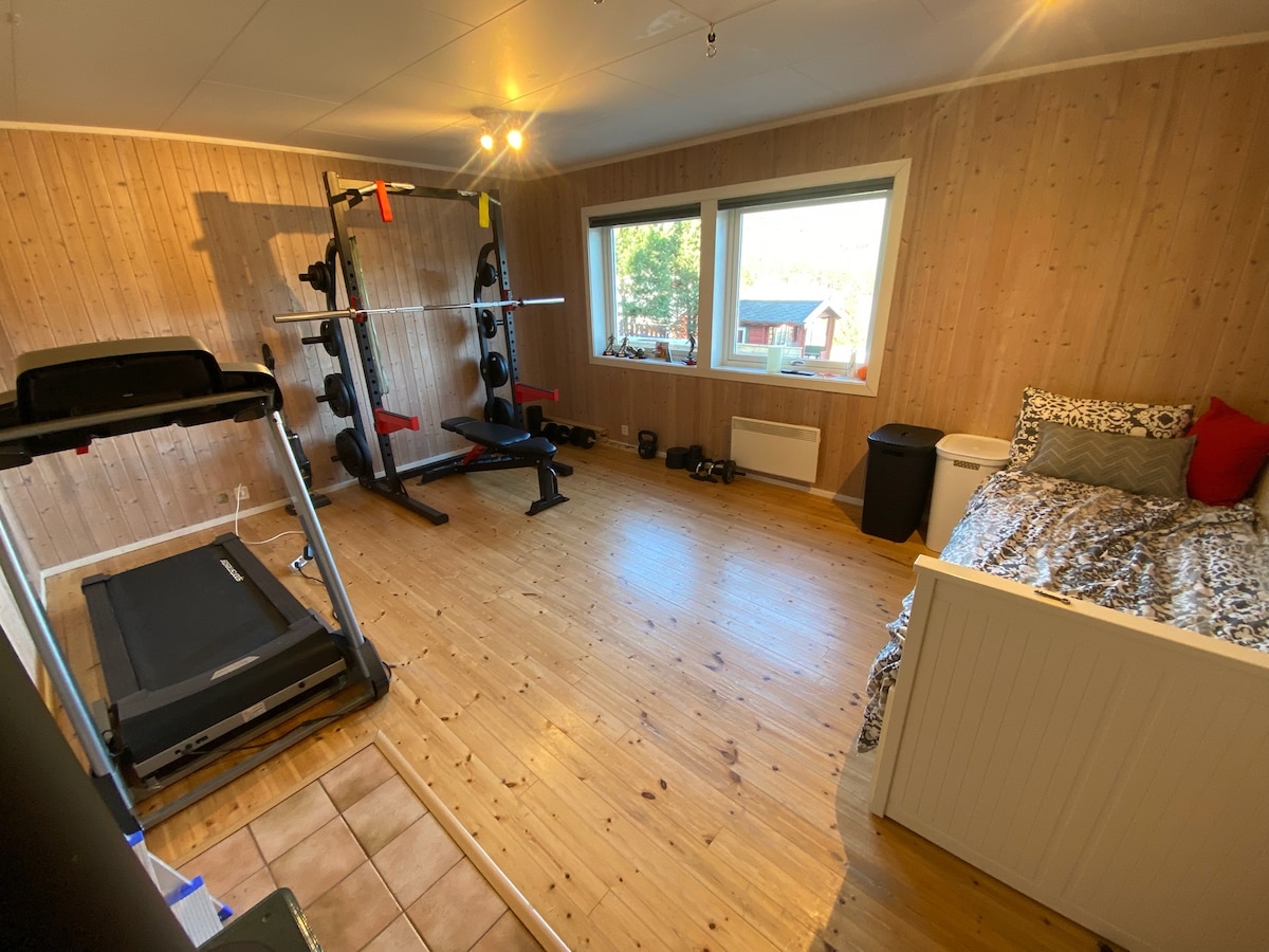 Krevet na razvlačenje širine 180 cm.