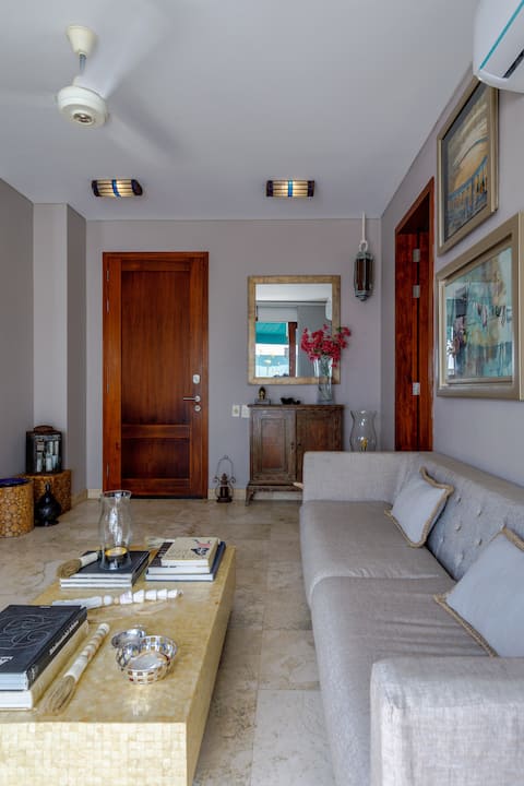 Top Airbnb: walled city retreat apt in Centro