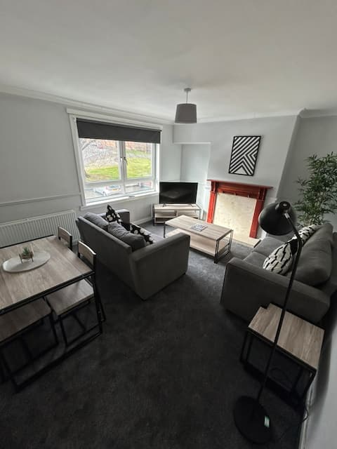 3-Bed Apartment Central Greenock