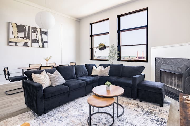 Large 4br/downtwn/plyhse/sleeps 18+1 Free Parking. - Cleveland, OH
