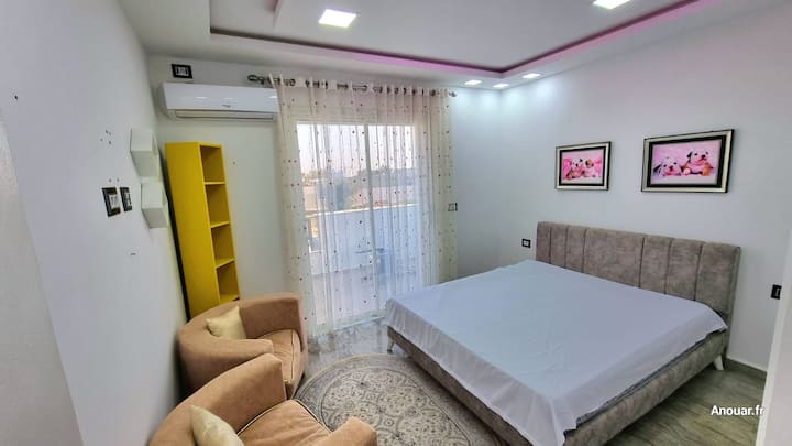 Chambre 3, clim + un grand lit + balcon vu piscine