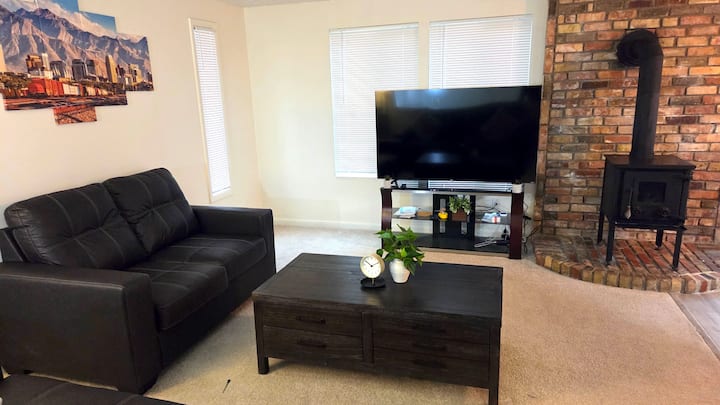 Sagar Bnb - Comfy 5 Bed 3 Bath Home In Sandy, Ut - West Jordan, UT