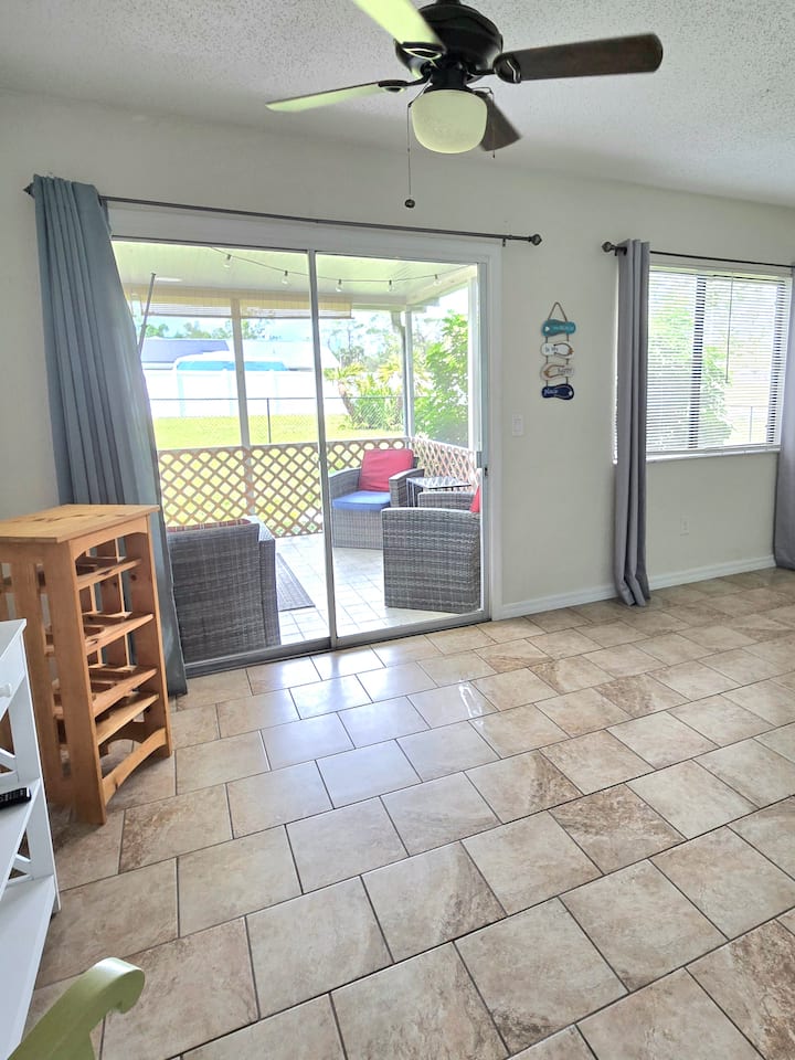 Breezy Bungalow Close To Beaches - North Port, FL