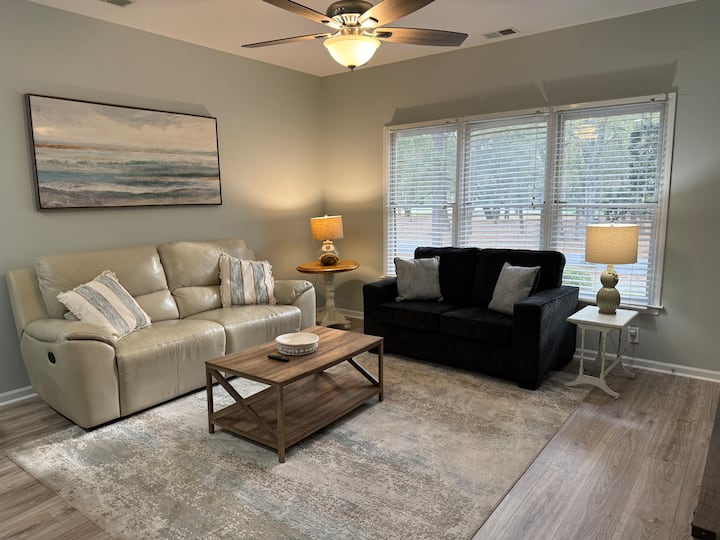Sea Trail Escape * Pool, Hot Tub, Golf  & King Bed - Sunset Beach, NC
