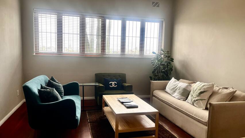 Charming Vintage Muizenberg Beach Home gallery image 4