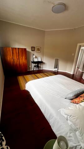 Charming Vintage Muizenberg Beach Home gallery image 5