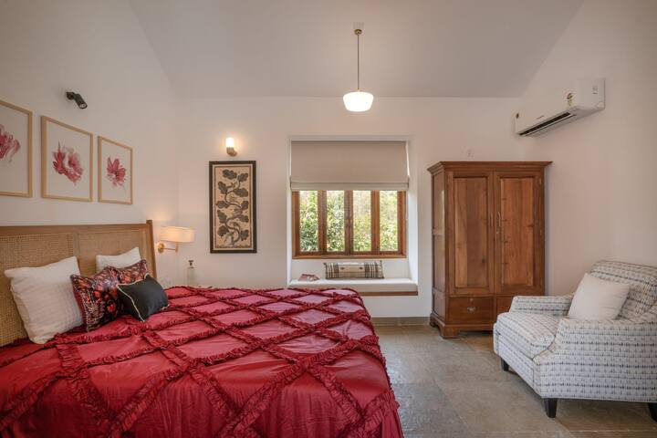 Bedroom 1 image 2