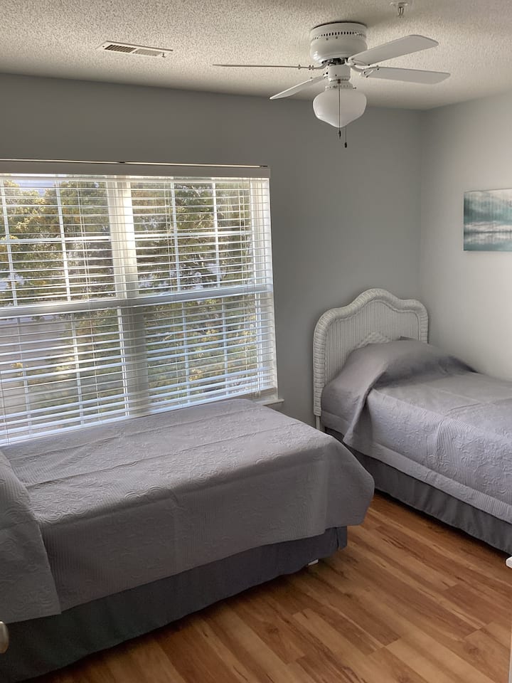 2 ტყუპი საძინებელში 3