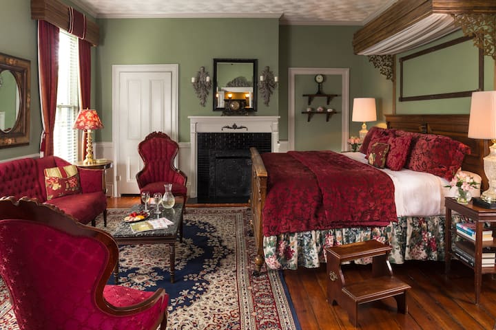 Aerie Bed & Breakfast - Tuscarora Suite - New Bern, NC