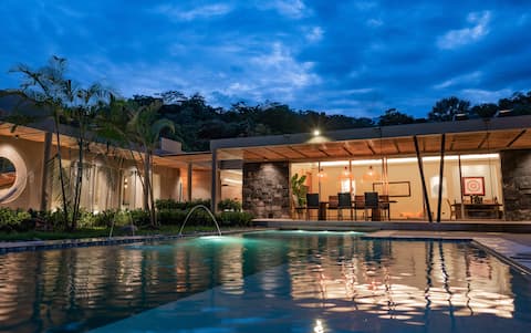 Spectacular house via Villeta