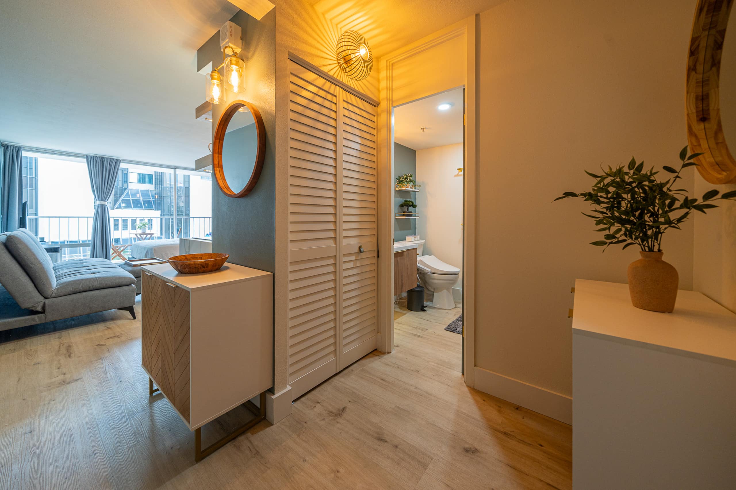 Condo in Honolulu · ★4.89 · Studio · 2 beds · 1 private bath - Image 26