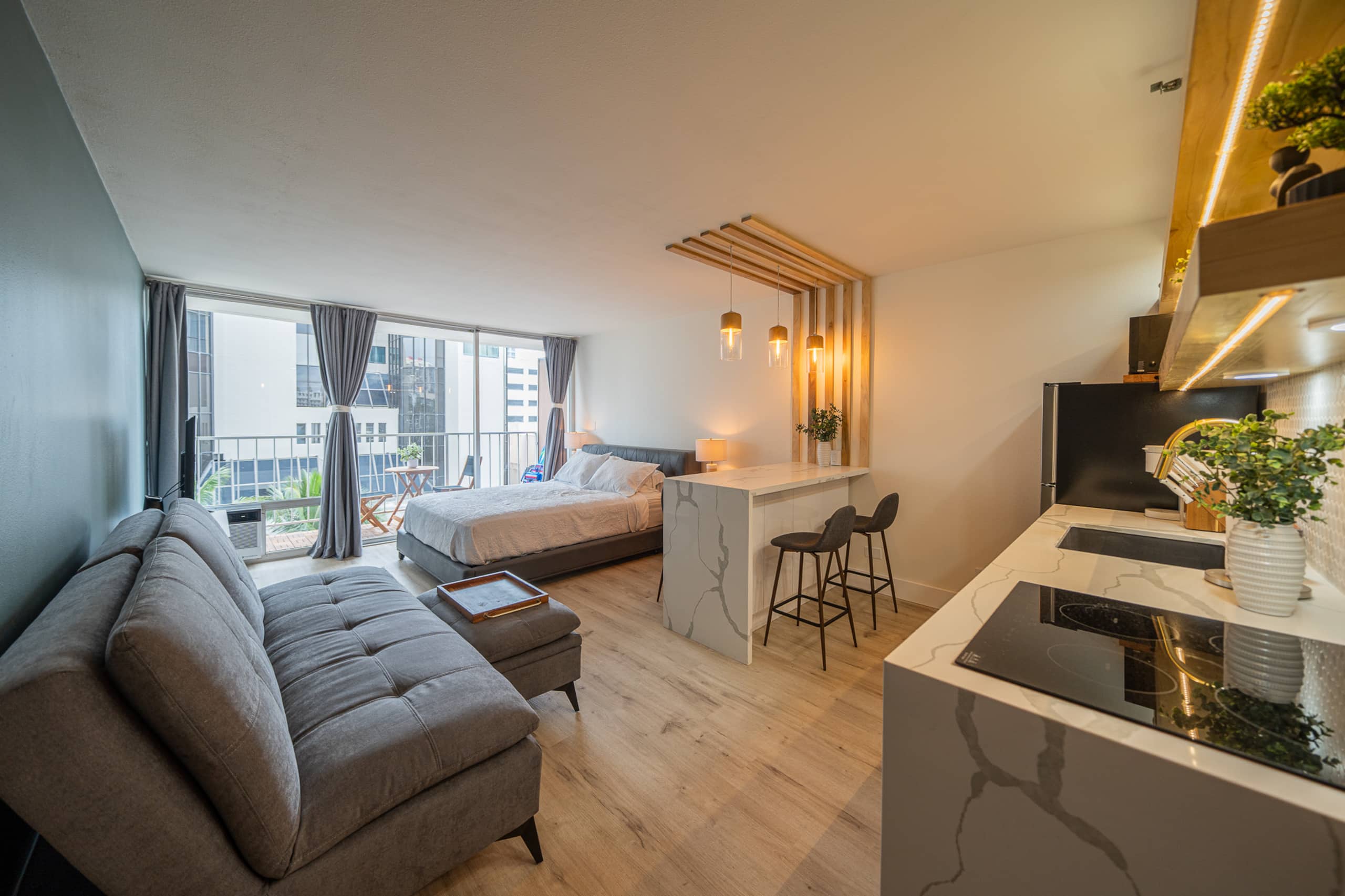 Condo in Honolulu · ★4.89 · Studio · 2 beds · 1 private bath - Image 23