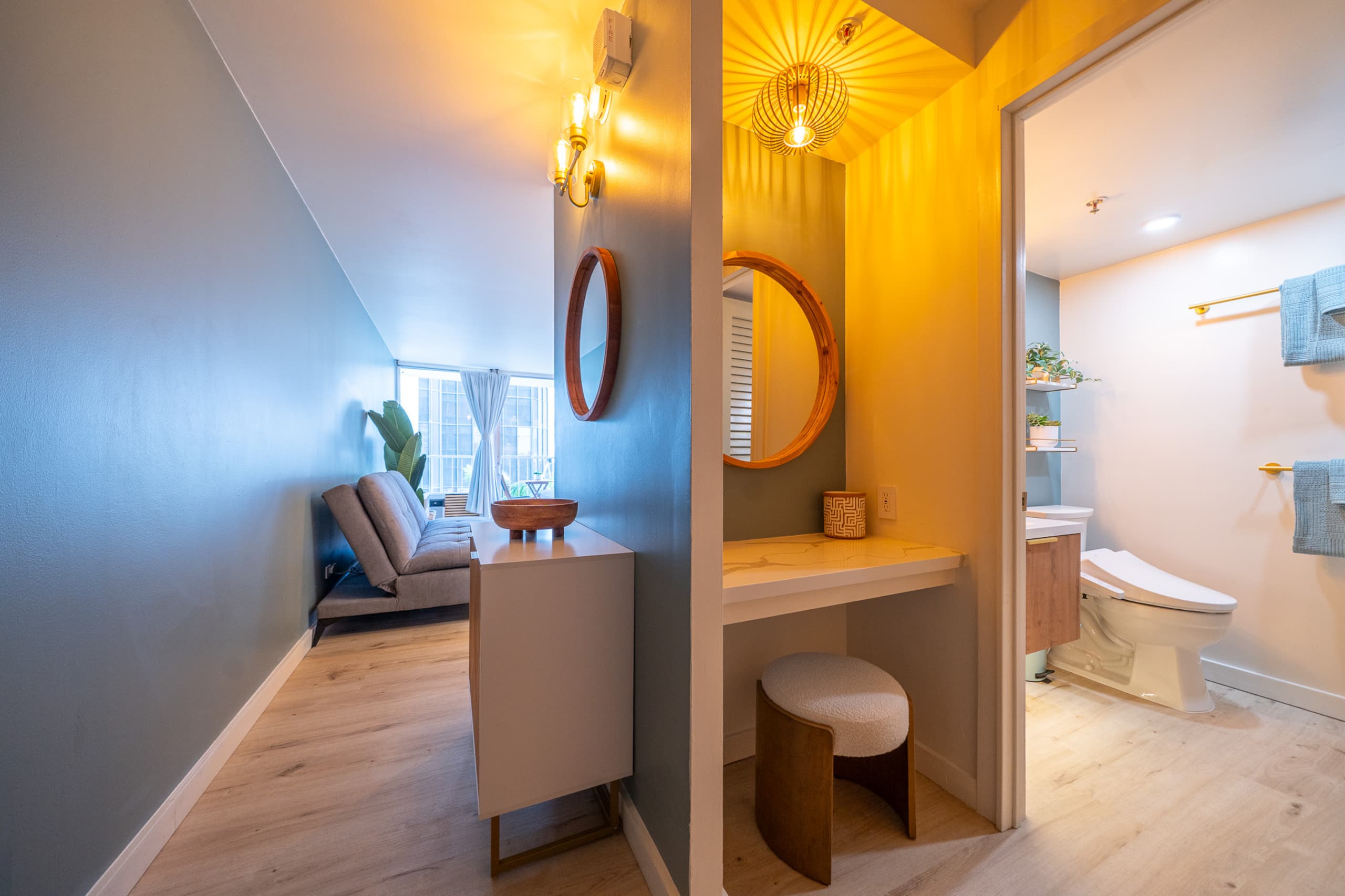 Condo in Honolulu · ★4.95 · Studio · 2 beds · 1 private bath - Image 17