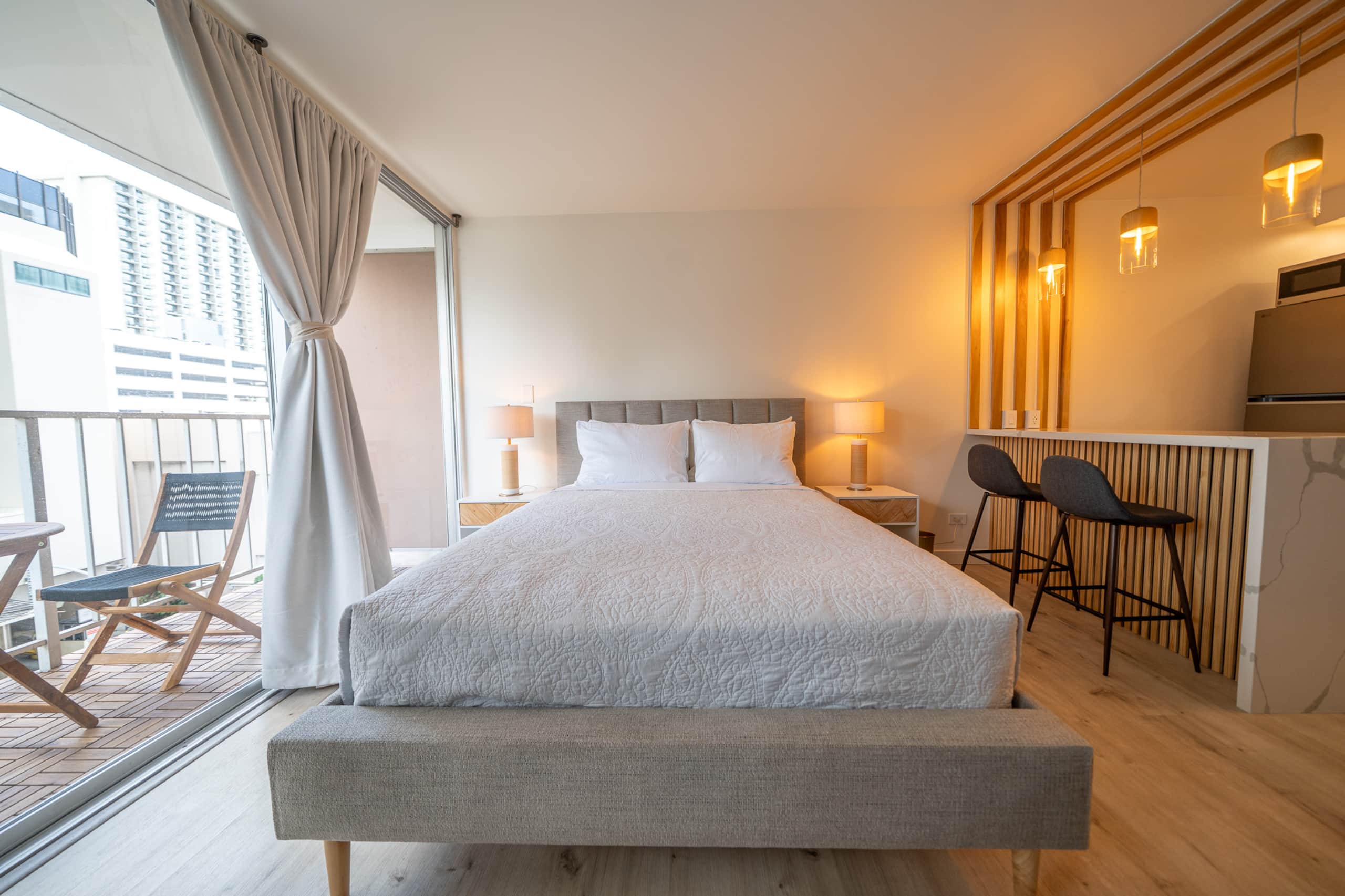 Condo in Honolulu · ★4.95 · Studio · 2 beds · 1 private bath - Image 7