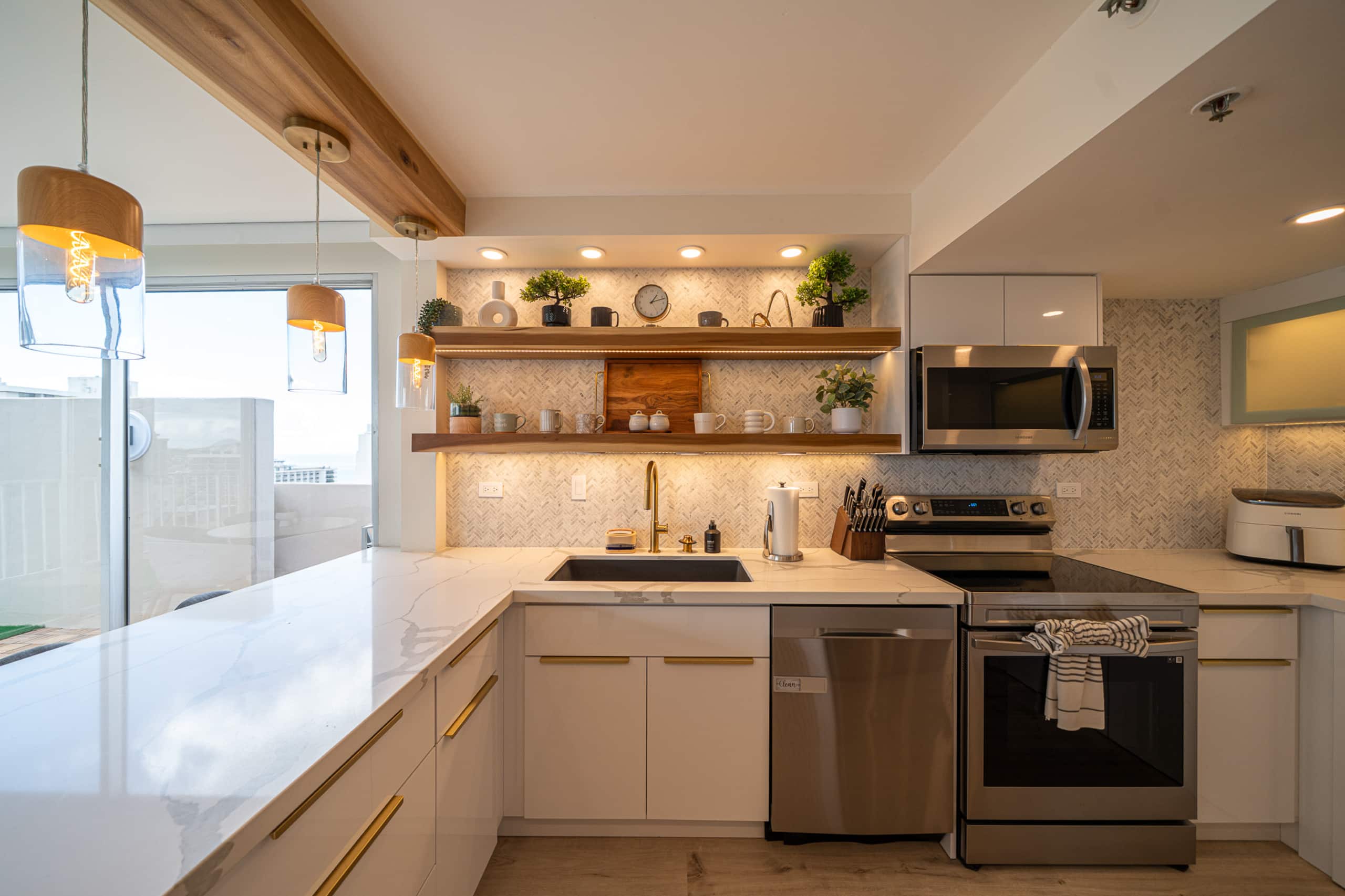 Condo in Honolulu · ★4.95 · 1 bedroom · 3 beds · 2 private baths - Image 26