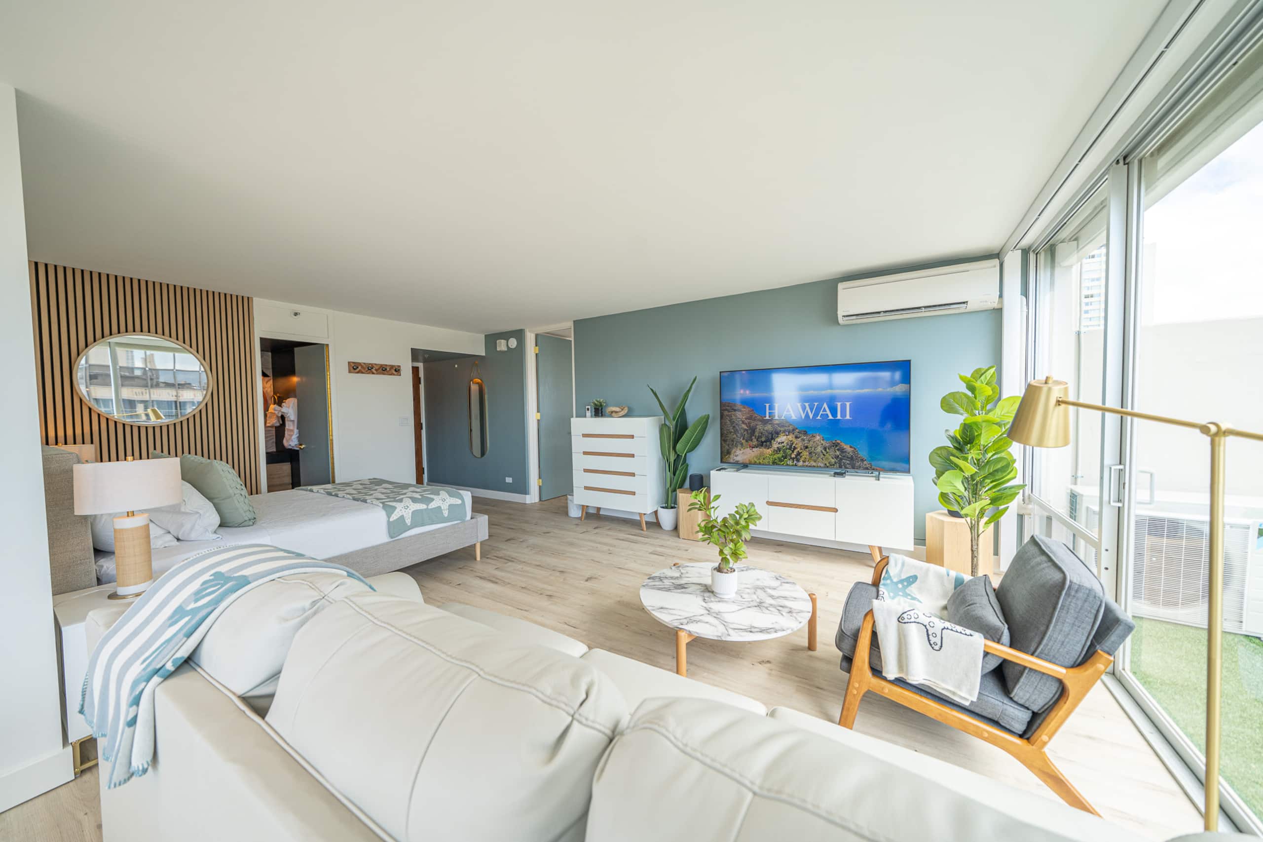 Condo in Honolulu · ★4.95 · 1 bedroom · 3 beds · 2 private baths - Image 4
