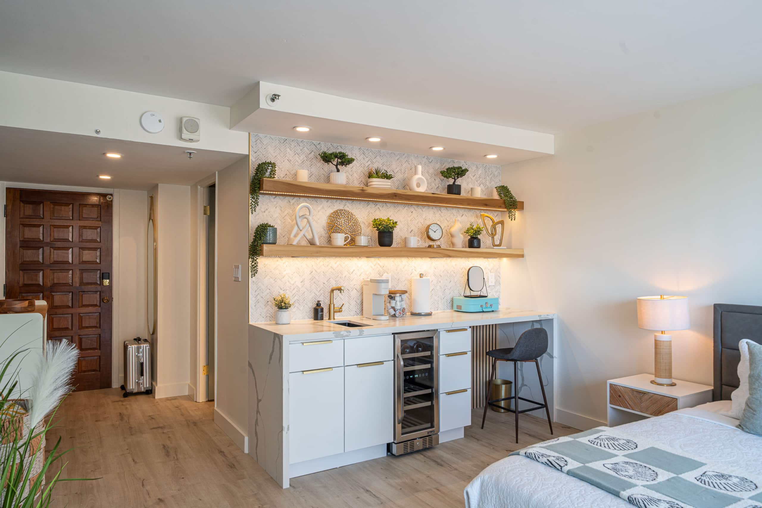 Condo in Honolulu · ★4.95 · 1 bedroom · 3 beds · 2 private baths - Image 40