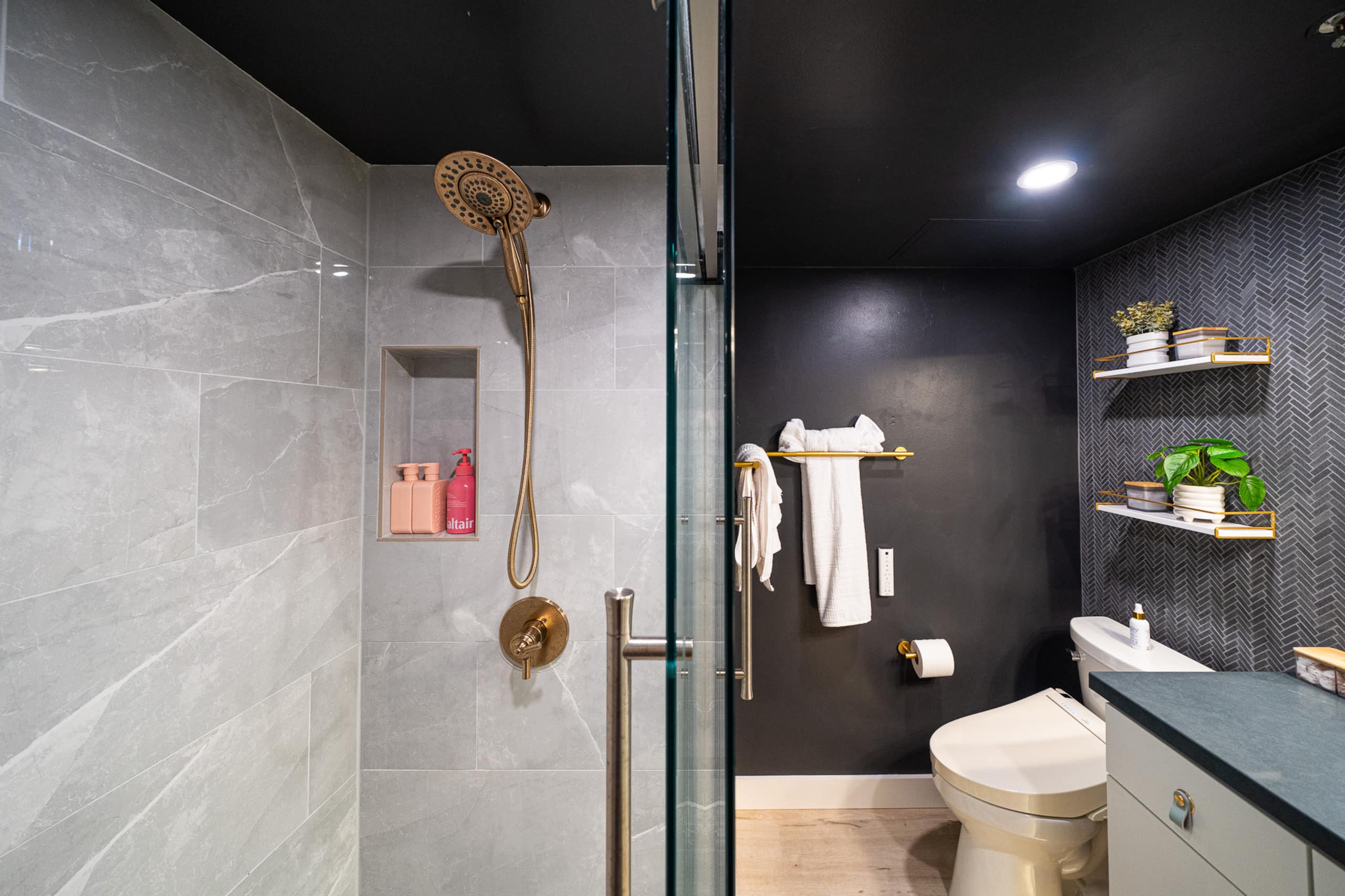 Condo in Honolulu · ★4.95 · 1 bedroom · 3 beds · 2 private baths - Image 72