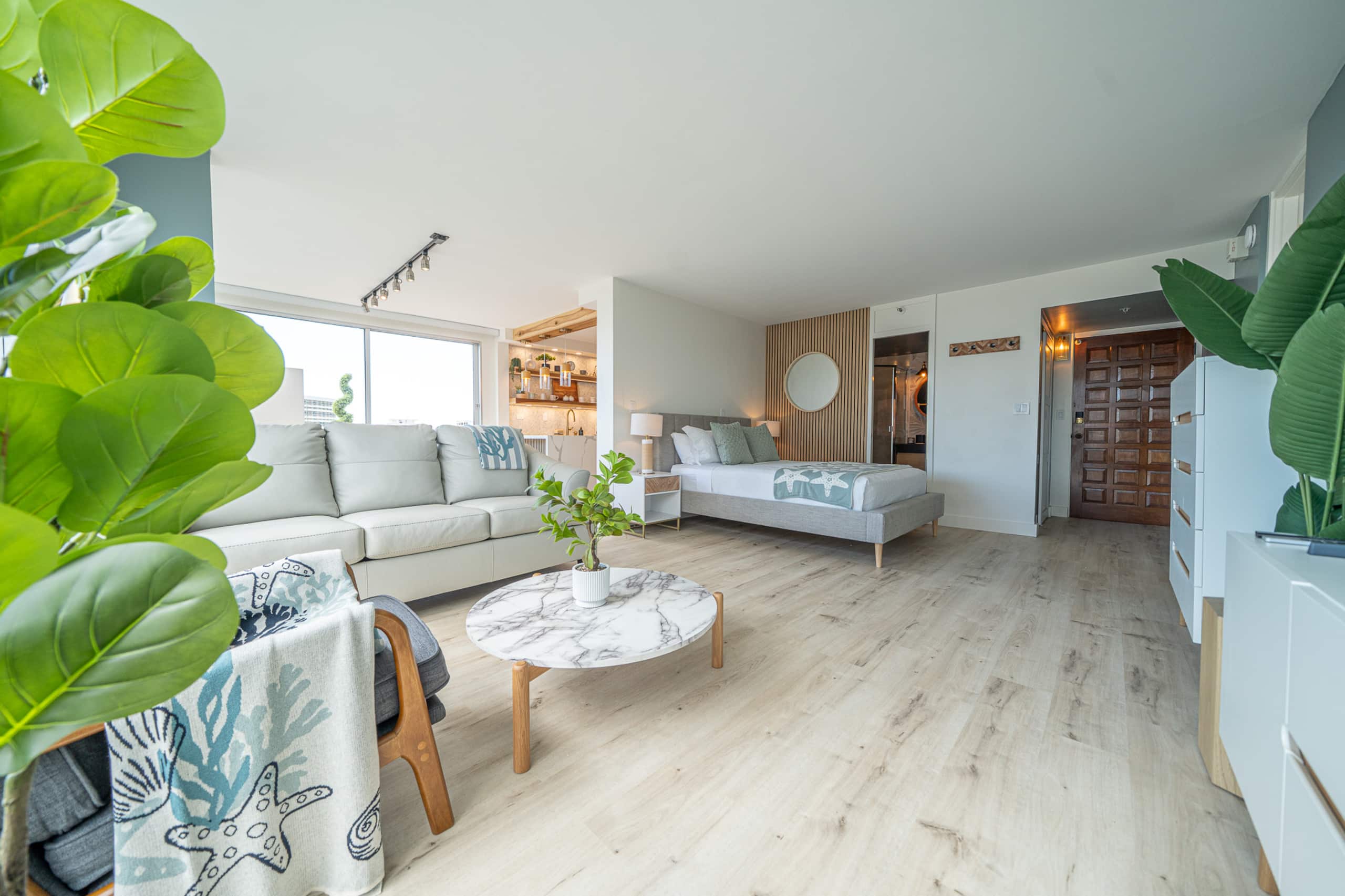 Condo in Honolulu · ★4.95 · 1 bedroom · 3 beds · 2 private baths - Image 7