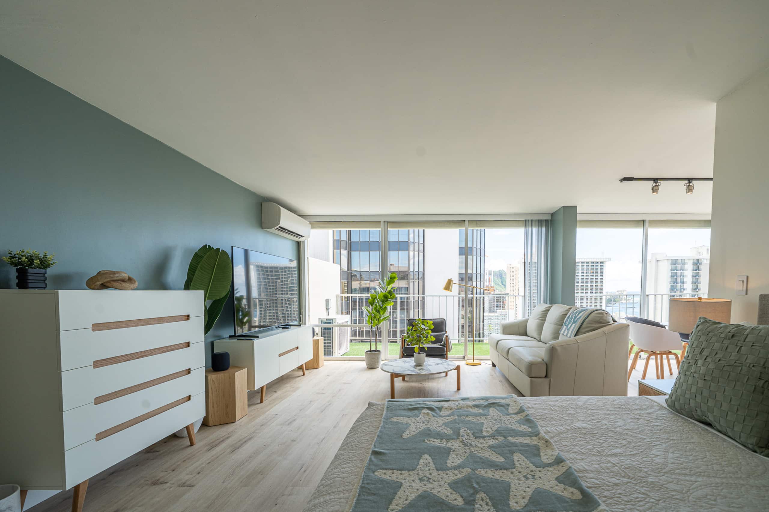 Condo in Honolulu · ★4.95 · 1 bedroom · 3 beds · 2 private baths - Image 16