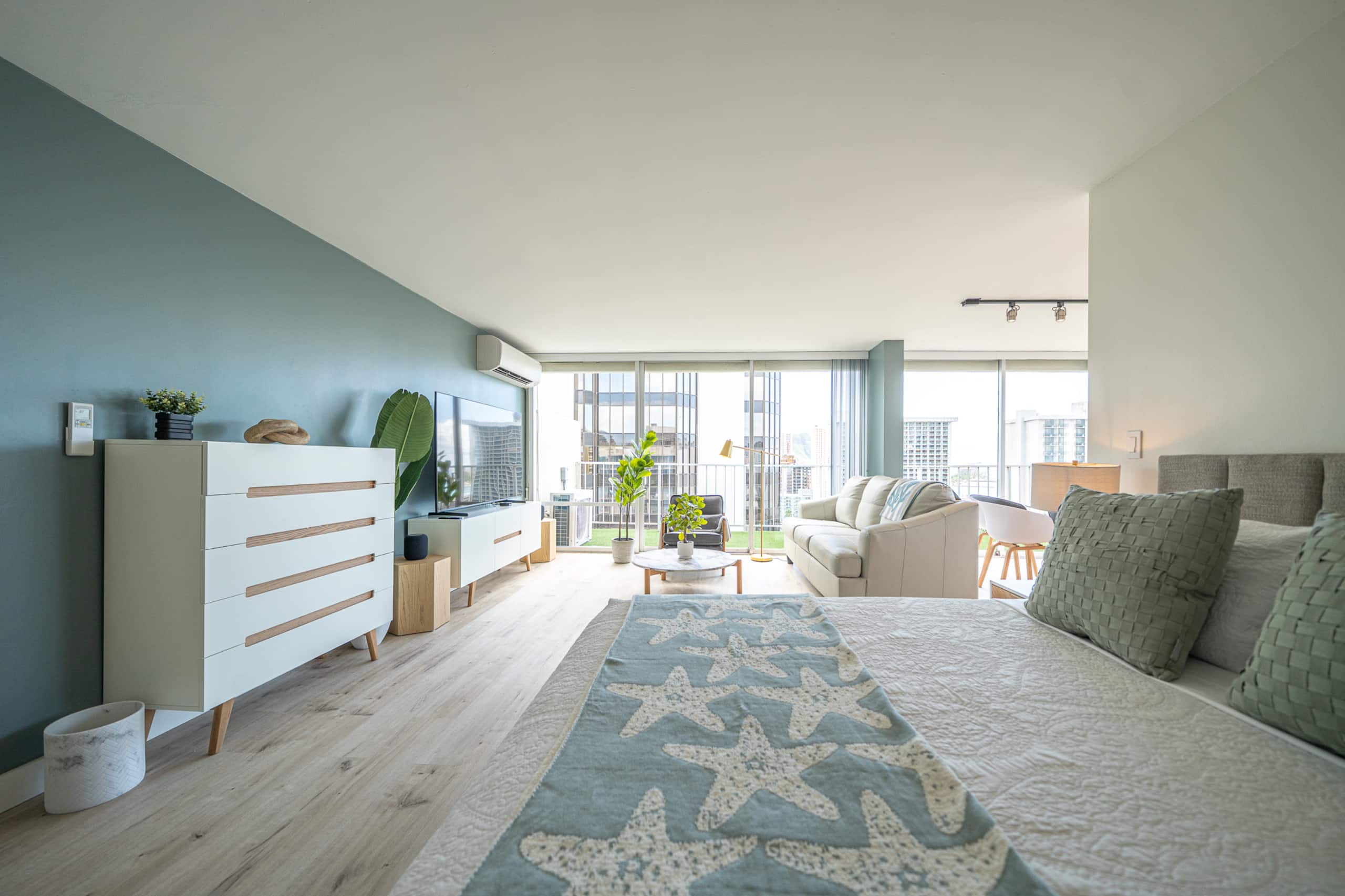 Condo in Honolulu · ★4.95 · 1 bedroom · 3 beds · 2 private baths - Image 18