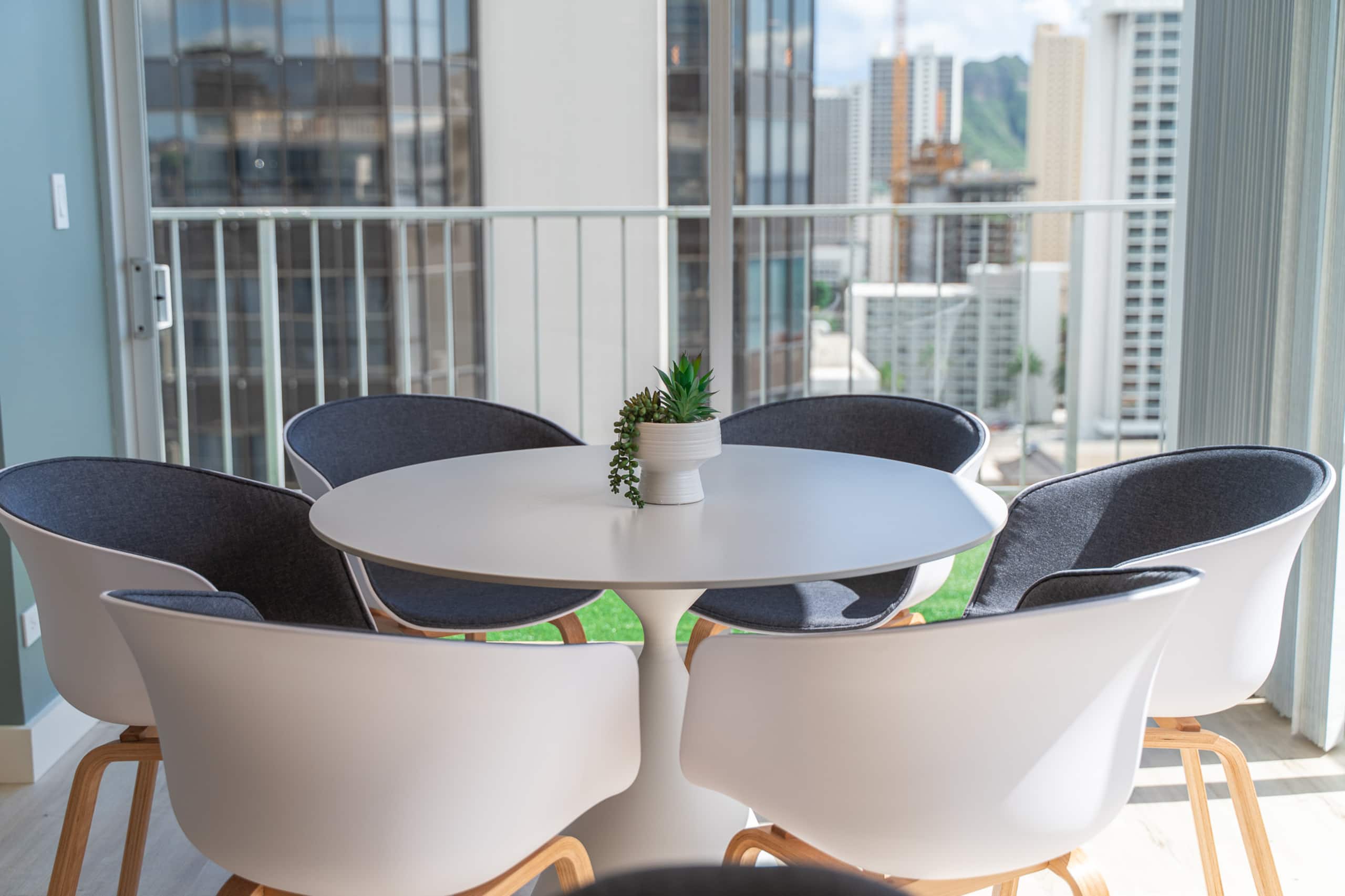 Condo in Honolulu · ★4.95 · 1 bedroom · 3 beds · 2 private baths - Image 50