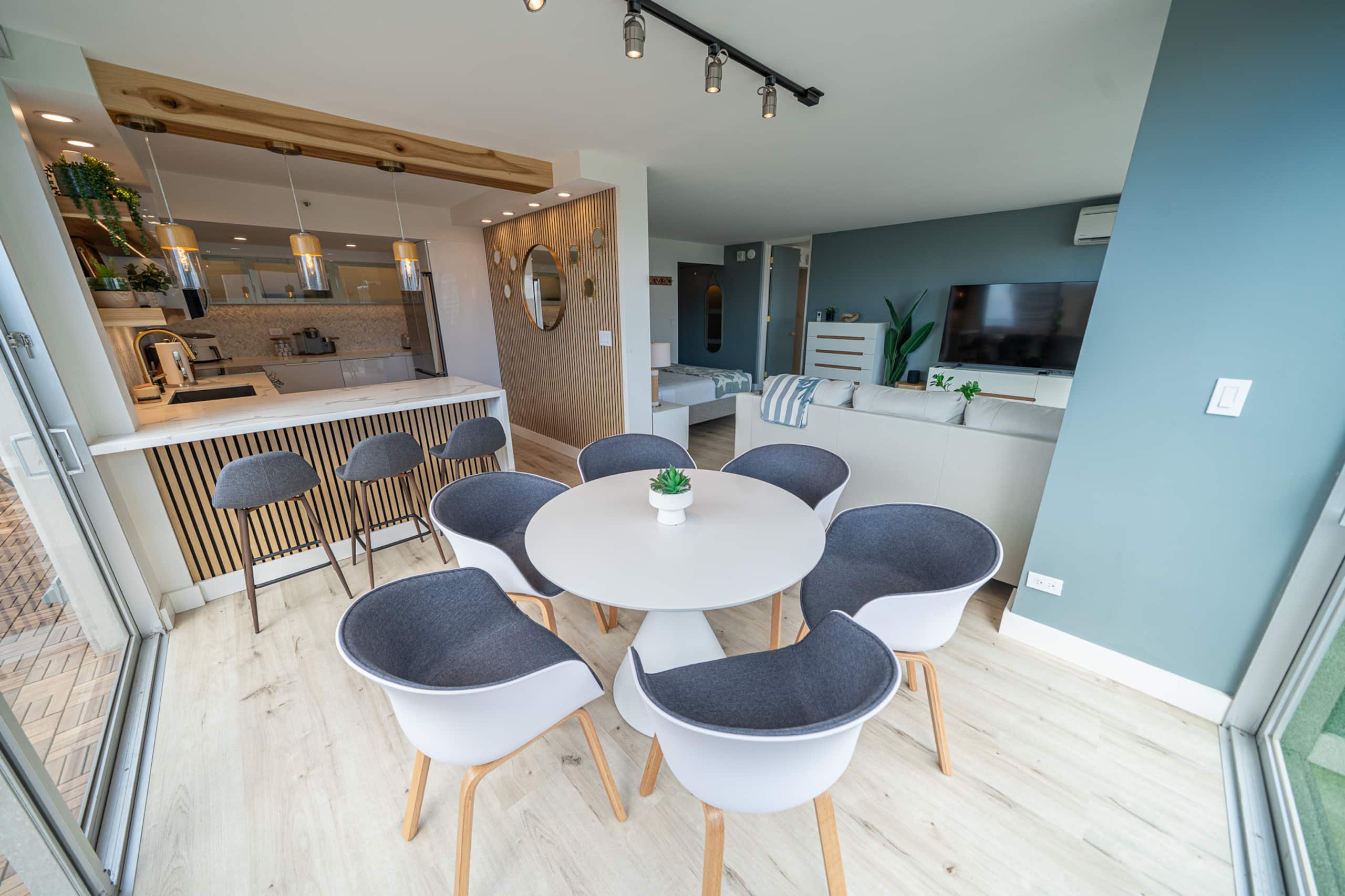 Condo in Honolulu · ★4.95 · 1 bedroom · 3 beds · 2 private baths - Image 47
