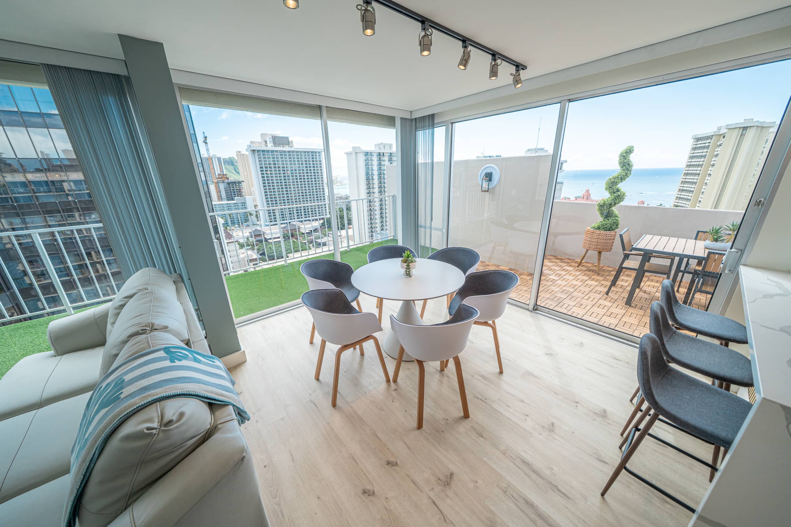 Condo in Honolulu · ★4.95 · 1 bedroom · 3 beds · 2 private baths - Image 46