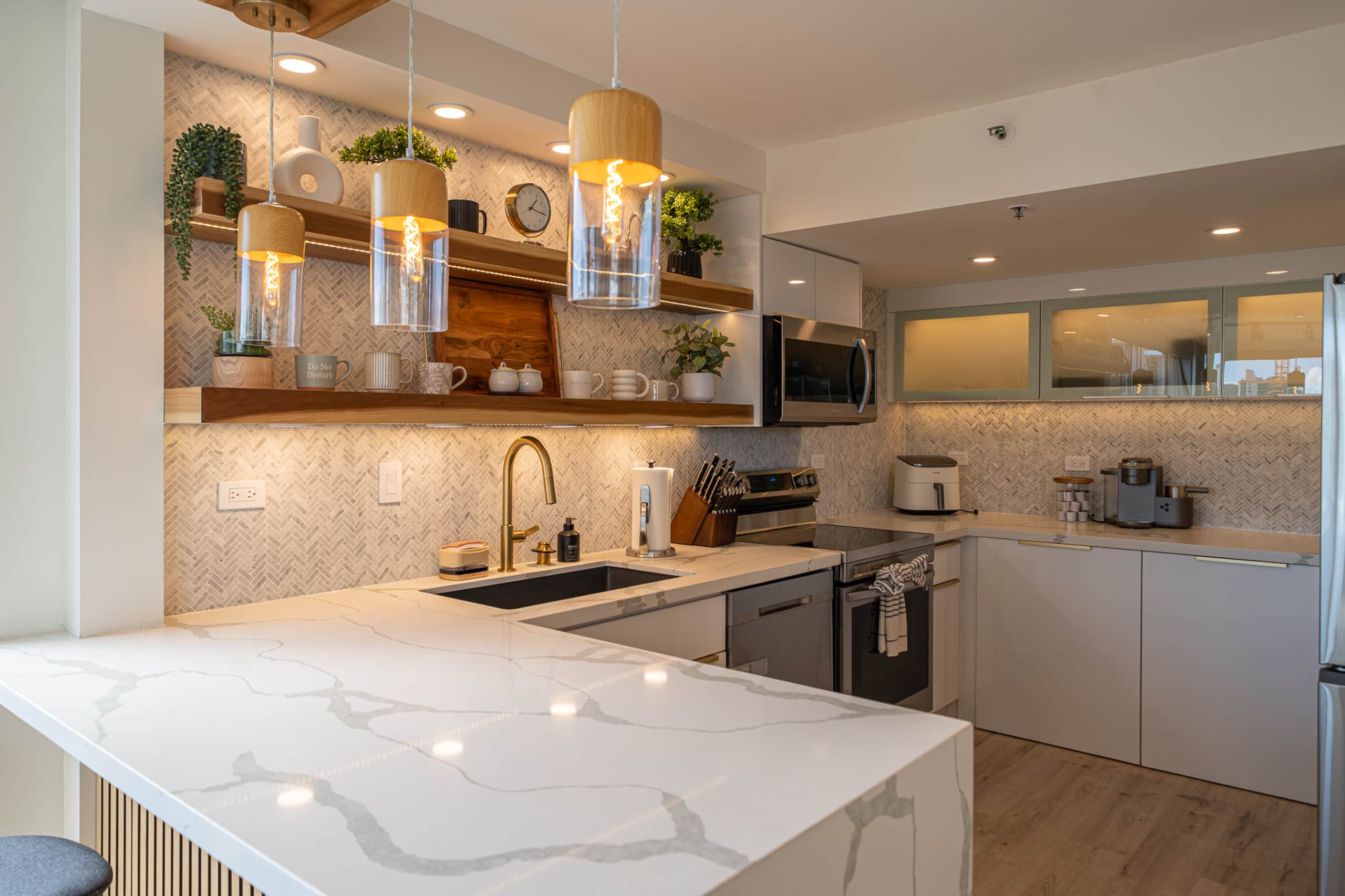 Condo in Honolulu · ★4.95 · 1 bedroom · 3 beds · 2 private baths - Image 30