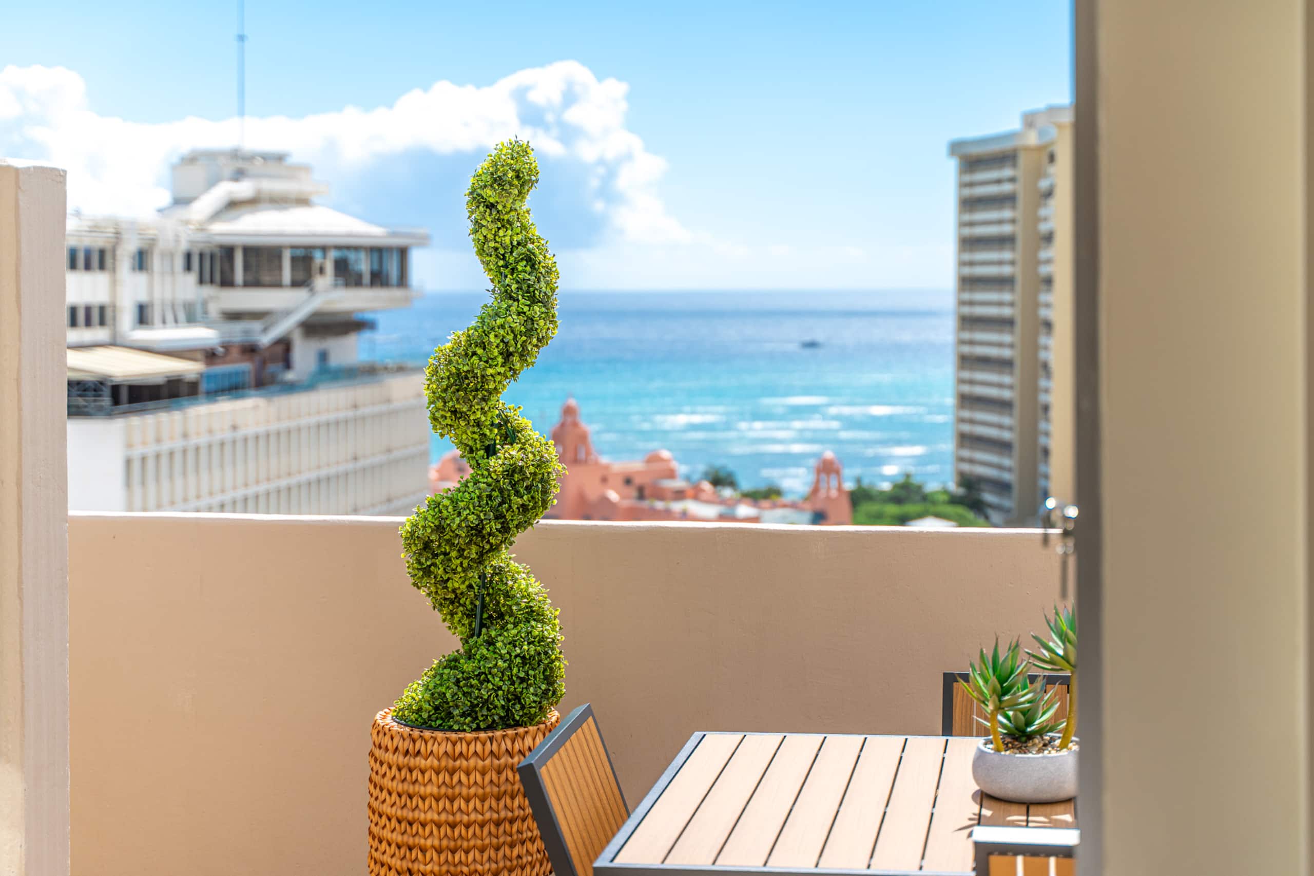 Condo in Honolulu · ★4.95 · 1 bedroom · 3 beds · 2 private baths - Image 77